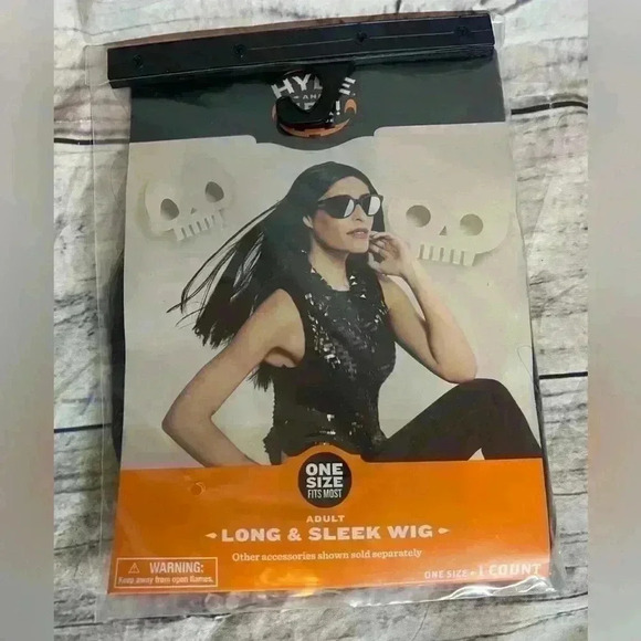 Adult long and sleek wig - Picture 1 of 3